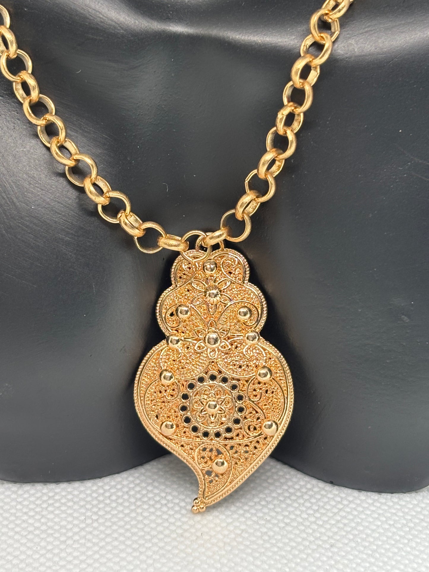 COLLIER AVEC PENDENTIF CORACAO DE VIANA B27