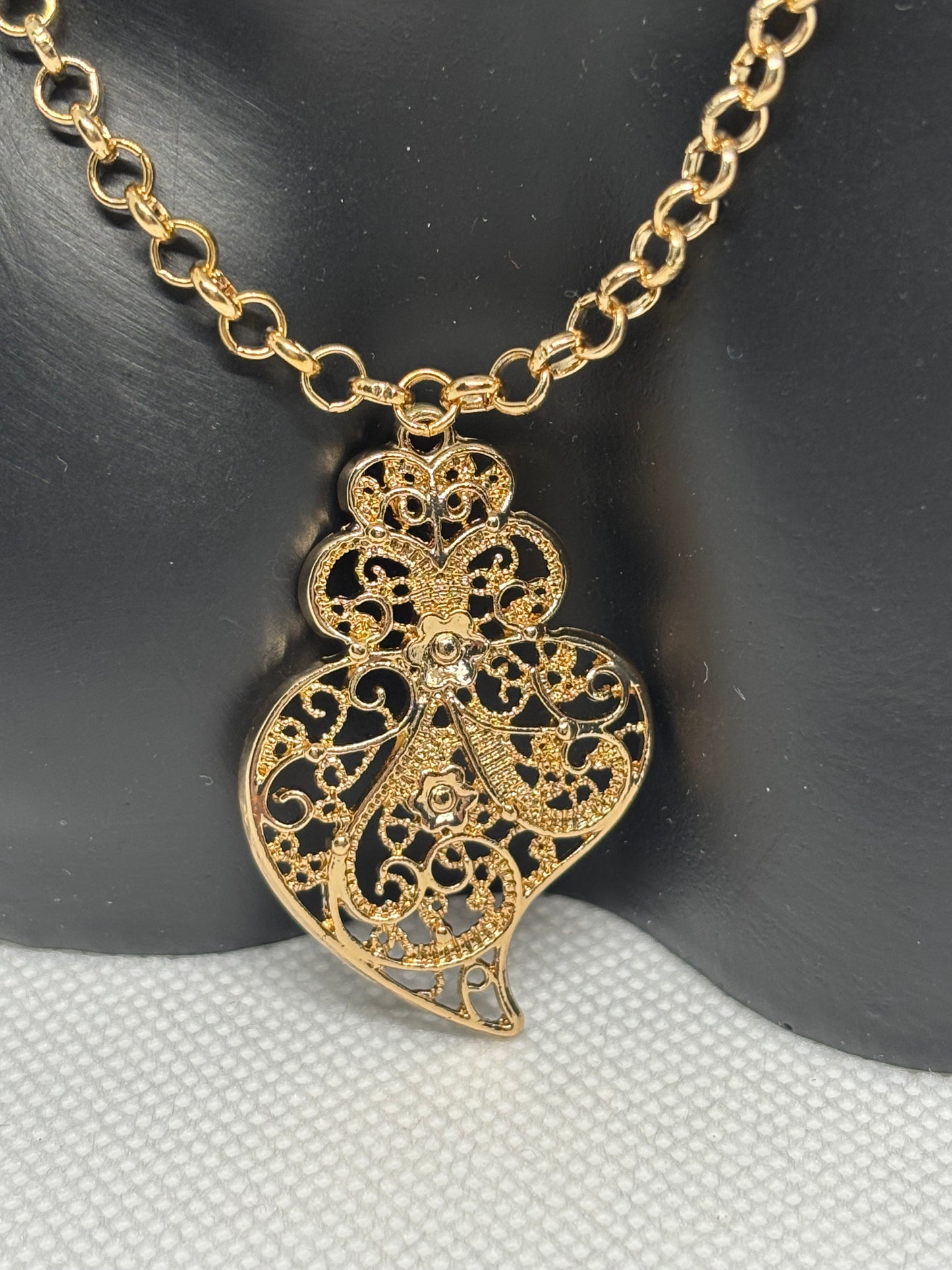 CHAINE AVEC CORACAO DE VIANA B31