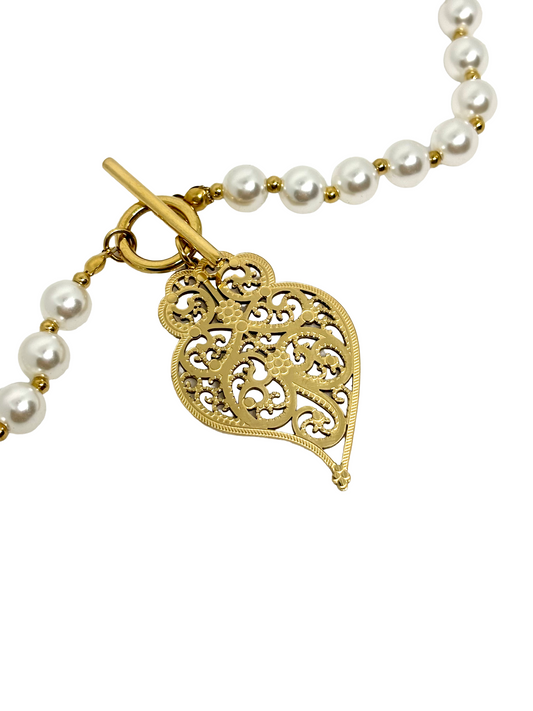 COLLIER AVEC PERLES ET CORACAO DE VIANA