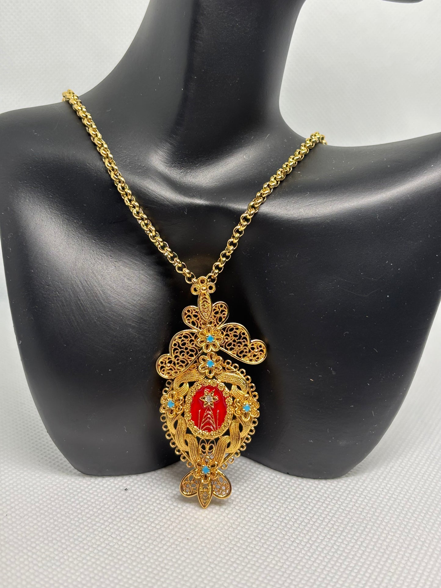 COLLIER AVEC PENDENTIF ENCANTOS D12