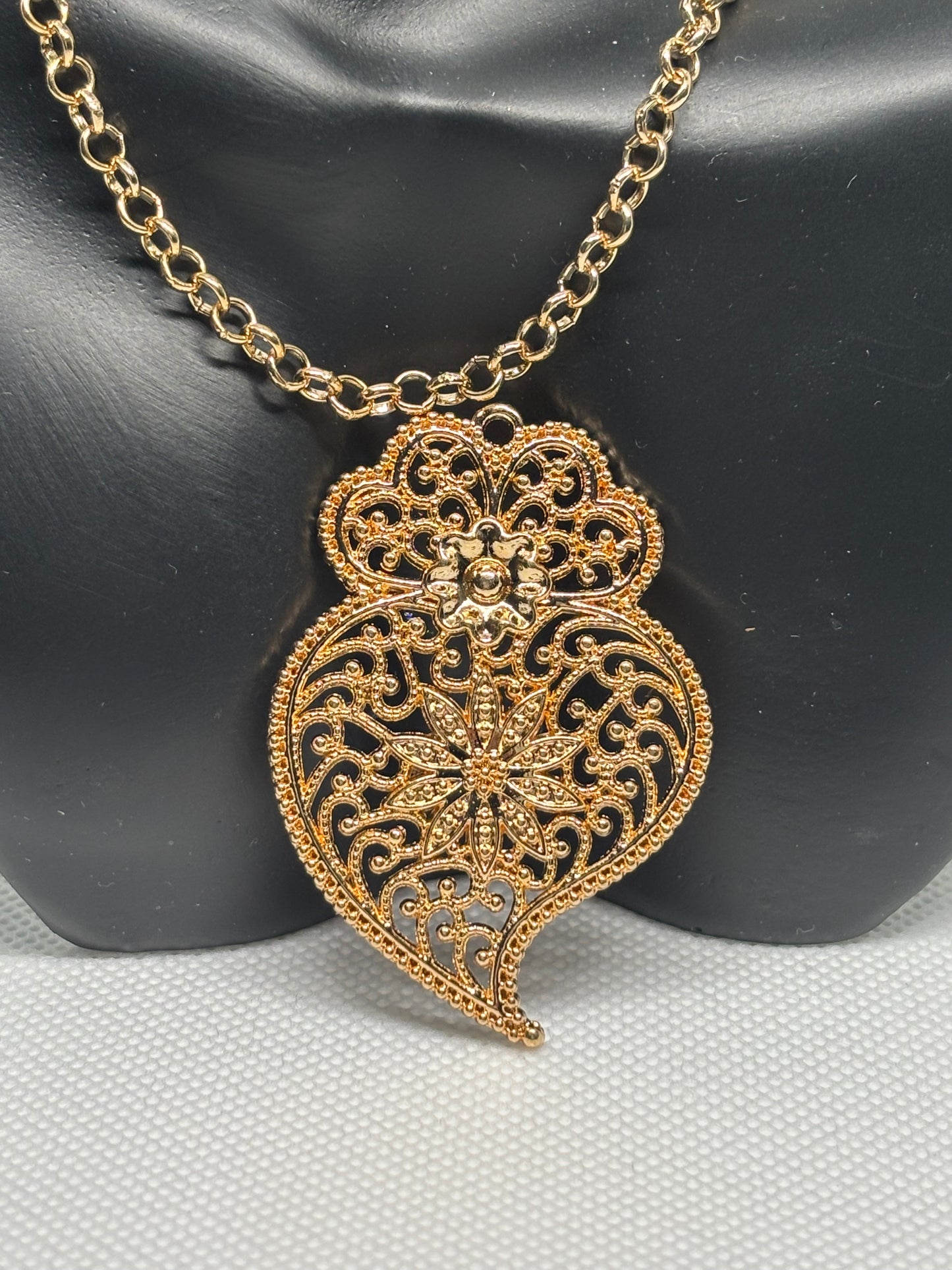 CHAINE AVEC CORACAO DE VIANA B22