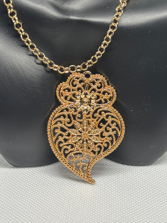 CHAINE AVEC CORACAO DE VIANA B22