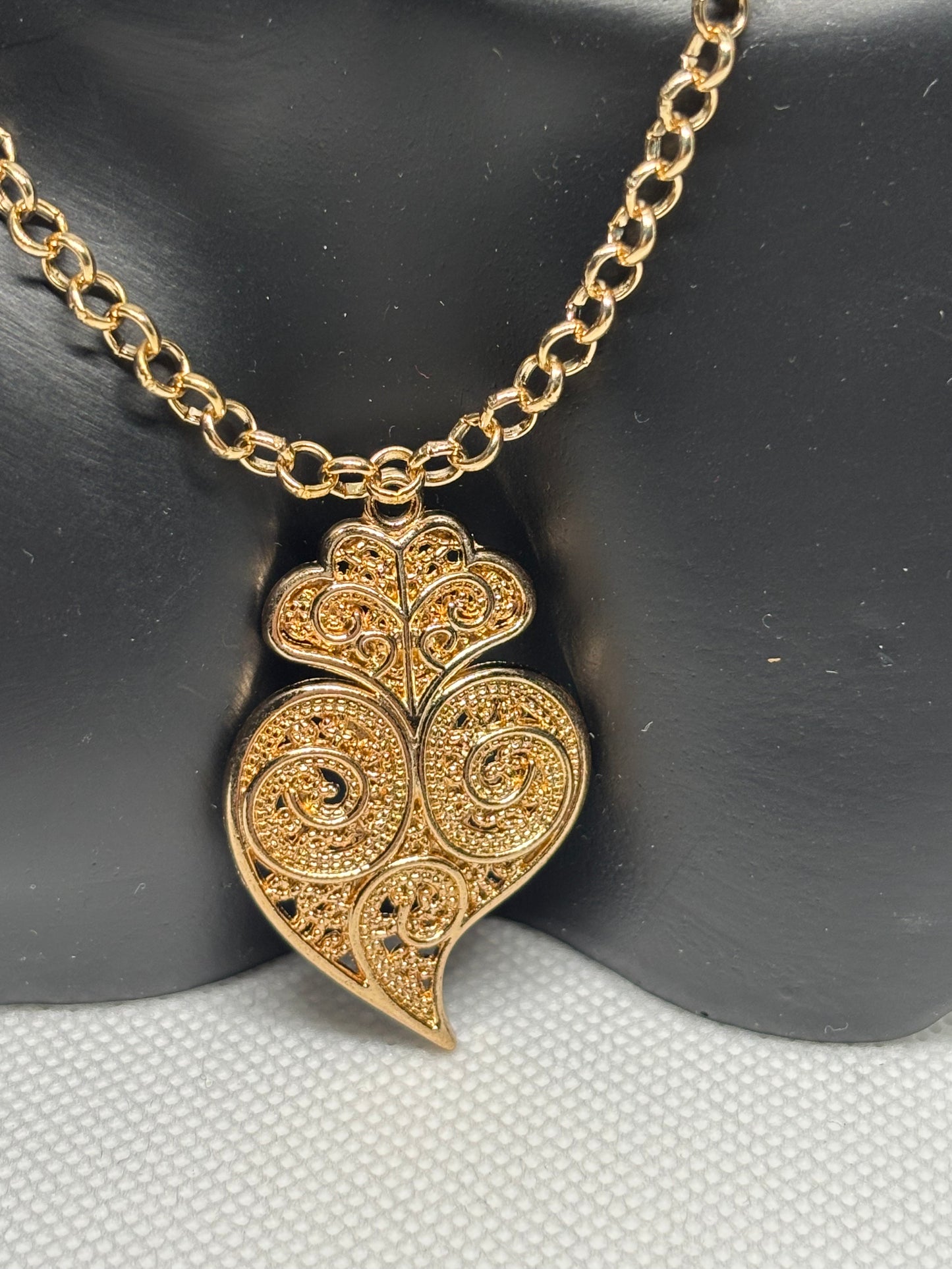 CHAINE AVEC CORACAO DE VIANA B33