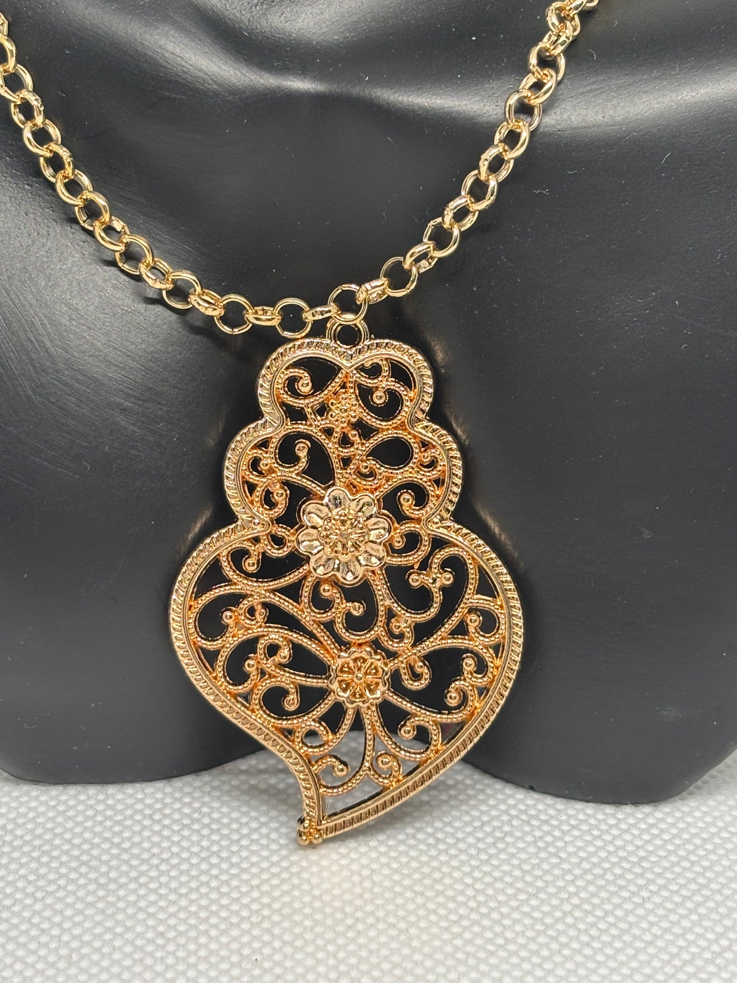 CHAINE AVEC CORACAO DE VIANA B30