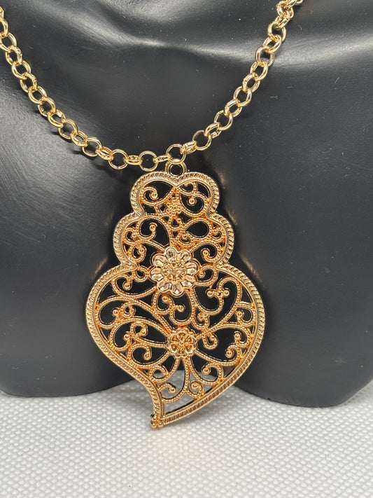 CHAINE AVEC CORACAO DE VIANA B30