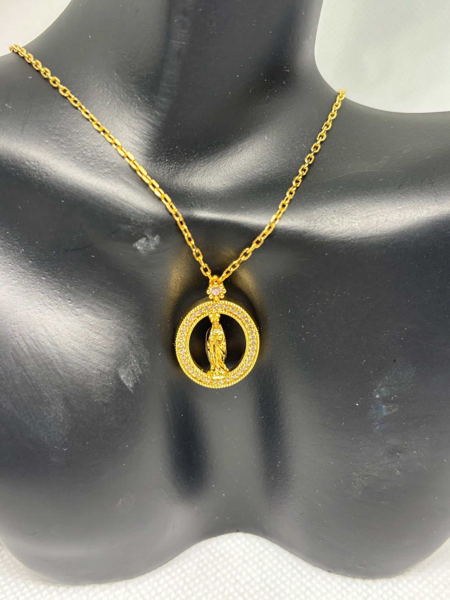 COLLIER FIN AVEC SAINTE